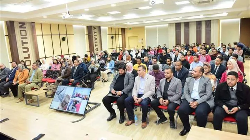 جامعة سوهاج تكرم طلاب البرنامج التدريبي 