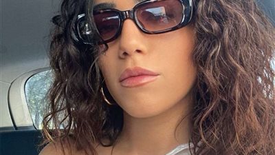 بشعر كيرلي.. شاهد أحدث إطلالات الفنانة آية سليم