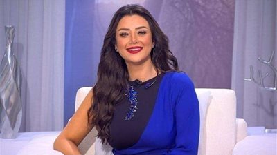 شاهد تعليق رضوي الشربيني على سجود عروس شاكوش