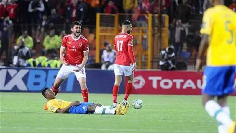 صن داونز يتقدم على الأهلي بثلاثية في الشوط الأول