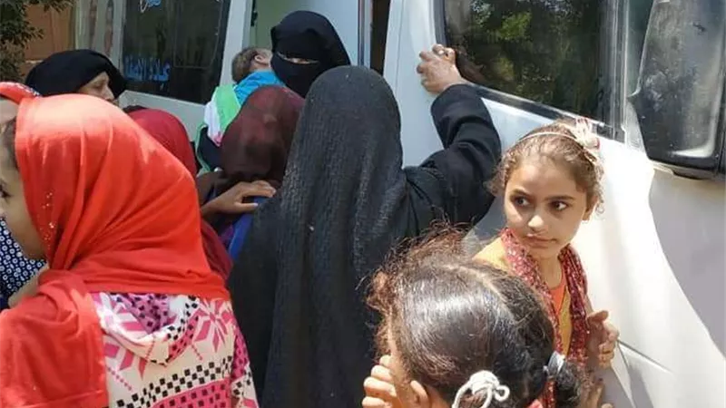 صحة المنيا تقدم الخدمات الطبية لـ 1480 مواطن خلال قافلة بمركز ديرمواس