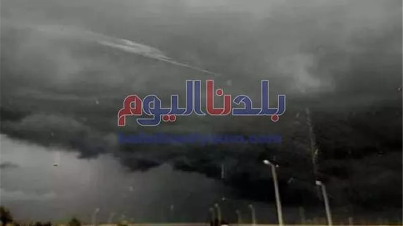 أصبحت مدينة الضباب.. السحابة السوداء تكشف سوء الأجواء بالإسكندرية (صور)