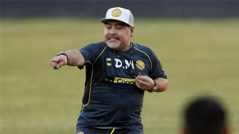 الأرجنتيني تعلن الحداد 3 أيام على رحيل مارادونا