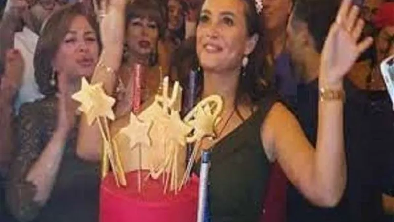 هكذا احتلفت إلهام شاهين بعيد ميلاد هند صبري