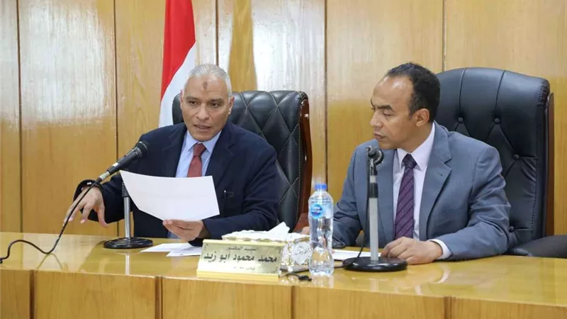 نائب محافظ المنيا يتابع أعمال لجنة توفيق أوضاع المشروعات