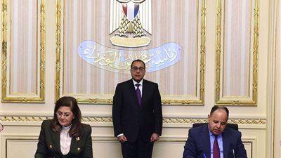 بحضور 