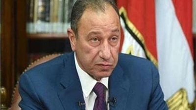الخطيب ووزير الشباب والرياضة بالمقصورة الرئيسية لـ مباراة القرن