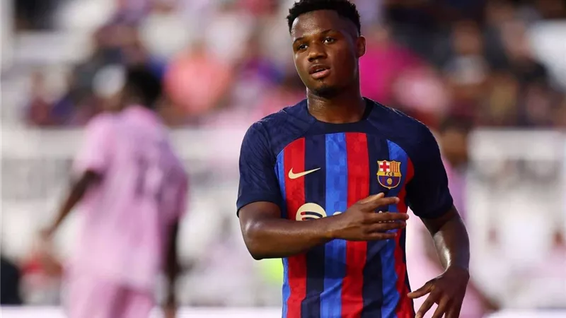 فاتي يقترب من الرحيل عن برشلونة