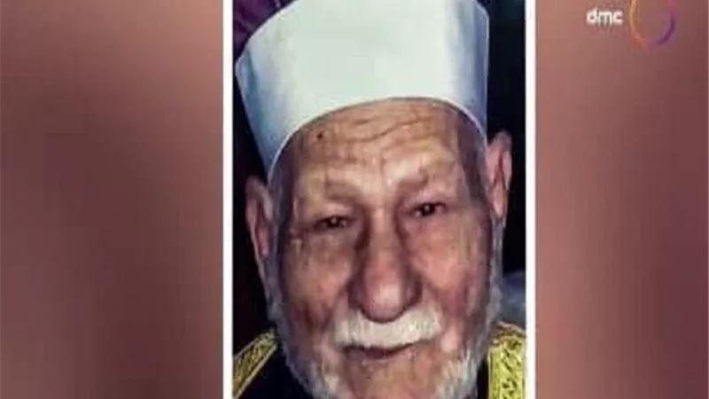 انتصار السيسي تكشف عن صورة محفظ العائلة للقرآن الكريم