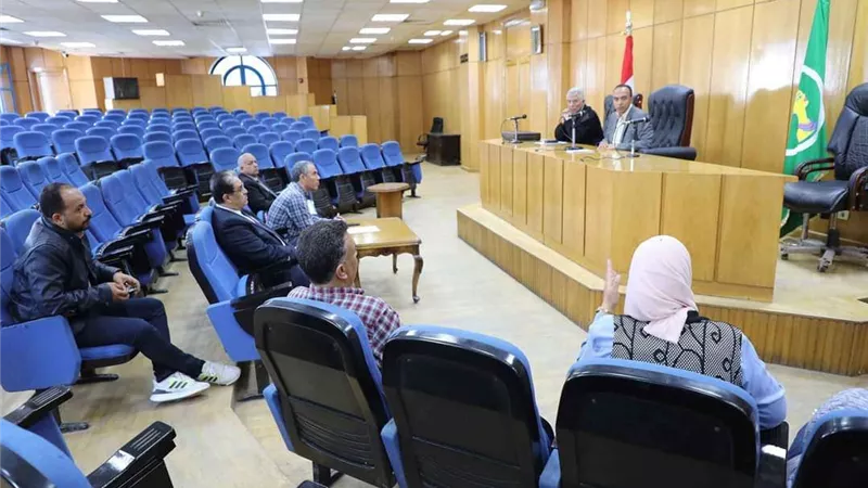 نائب محافظ المنيا يبحث متابعة الموقف التنفيذي بعدد من القطاعات