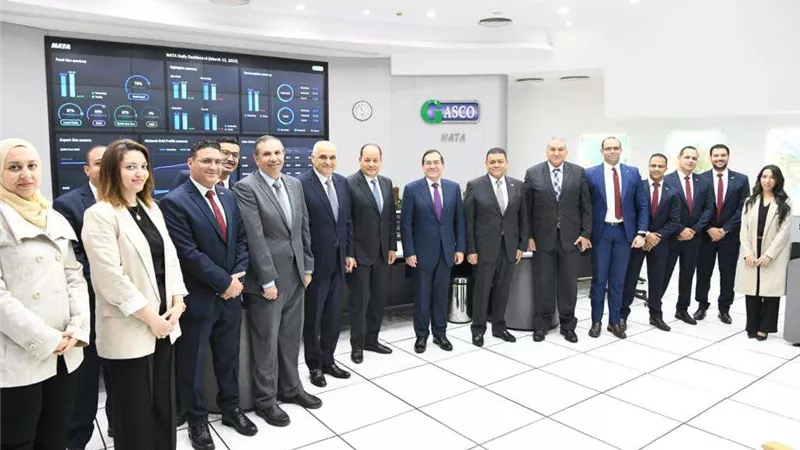 وزير البترول يتفقد سير العمل بالمركز القومي للتحكم في الشبكة القومية للغازات الطبيعية