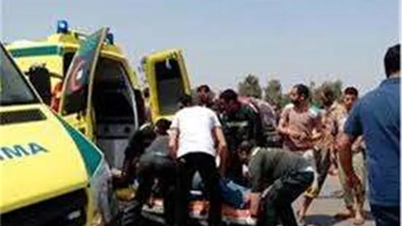 إصابة 16 شخصا بحادث تصادم سيارتين بالشرقية