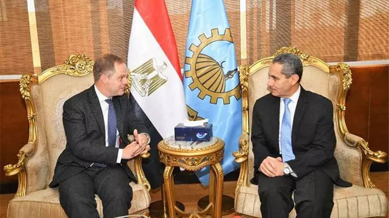 محافظ الغربية يستقبل السفير البريطاني قبل جولته بالمحافظة
