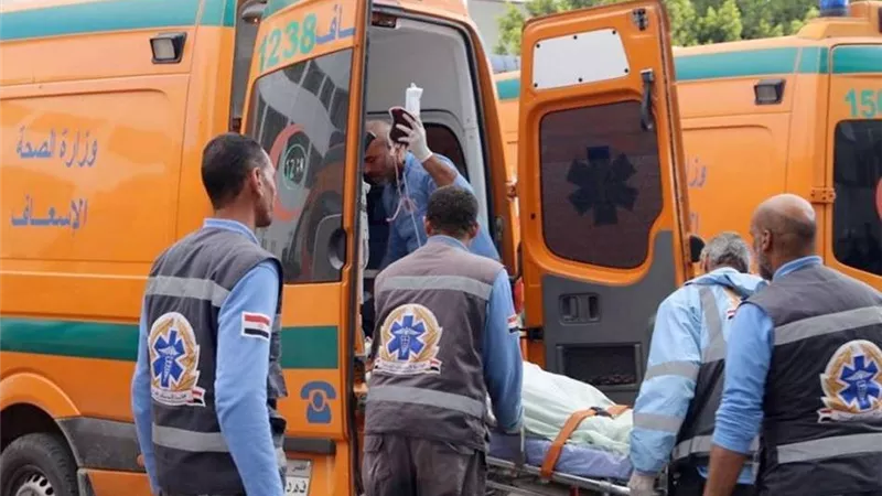 إصابة 4 أشخاص إثر تصادم سيارة نقل بأخرى 