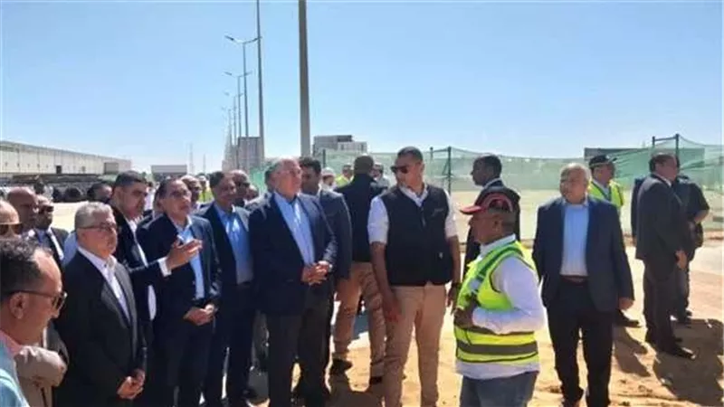 مدبولي يتفقد  أجهزة الري المحوري التي تستخدم في ري الأراضي الزراعية الكبرى