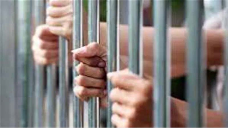 المشدد 15 عام لشقيقين وبراءة الثالث لاتهامهم بقتل شخص والشروع في قتل آخر