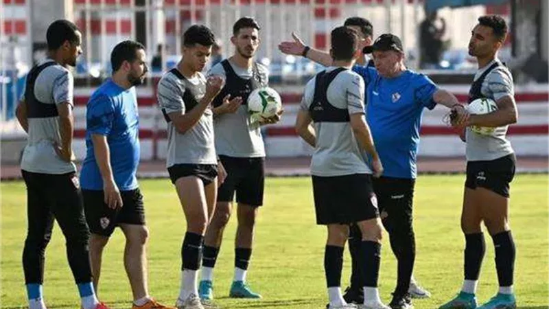 قبل مواجهة شباب بلوزداد.. تفاصيل جلسة فيريرا مع لاعبي الزمالك في الجزائر