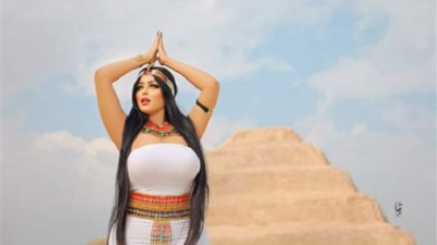 بسبب فوتو سيشن الهرم.. القصة الكاملة لتحويل عارضة أزياء إلى النيابة العامة