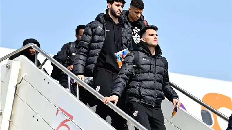 بعثة الزمالك تؤدي صلاة الجمعة بفندق الإقامة في الجزائر