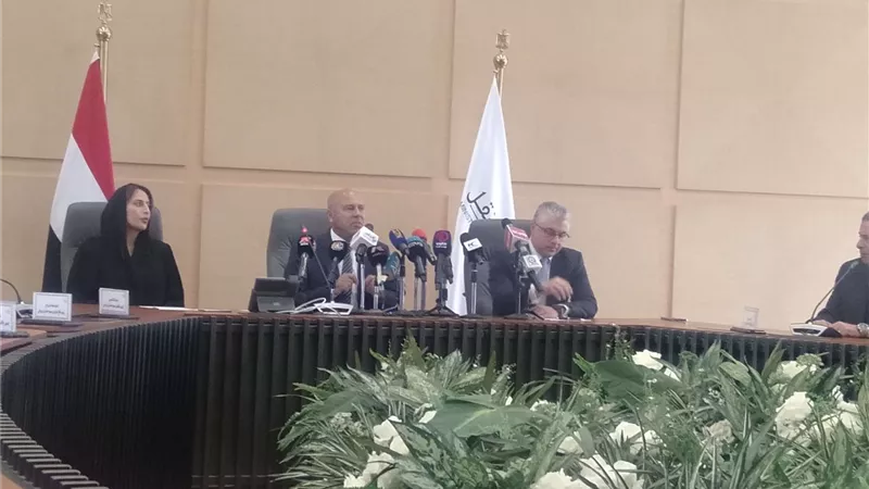 خاص| وزير النقل:  بدءاً من الغد يتم تطوير محطة الركاب بميناء الغردقه