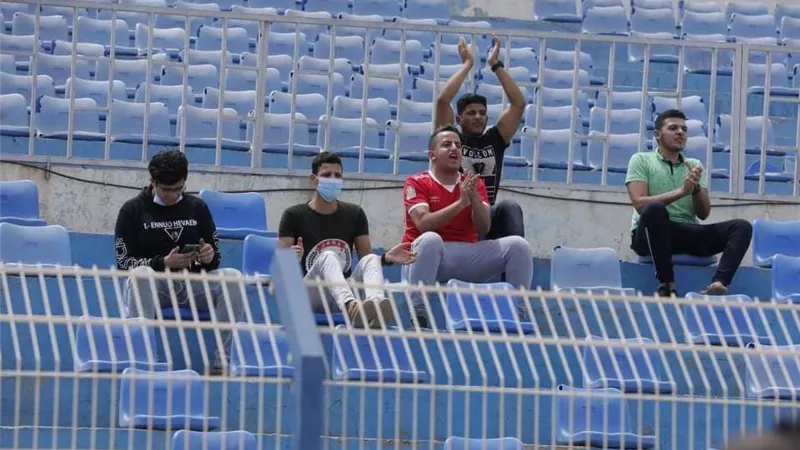 لهذا السبب.. جماهير الأهلي تتغنى بحارس صن داونز