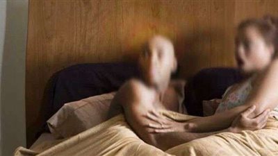 أم لثلاثة أطفال تمارس العلاقة الجنسية مع خمسيني.. تفاصيل غريبة