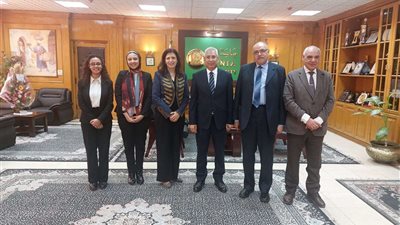 رئيس جامعة المنيا يستقبل وفد هيئة فولبرايت الأمريكية