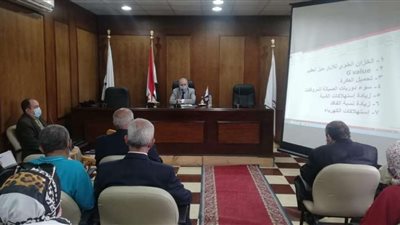 مياه القليوبية تناقش موقف مشروعات الصرف الصحي المتعارضة مع توسعة الطريق الدائري