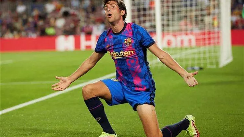 سيرجي روبيرتو: ننتظر عودة ميسي بأذرع مفتوحة