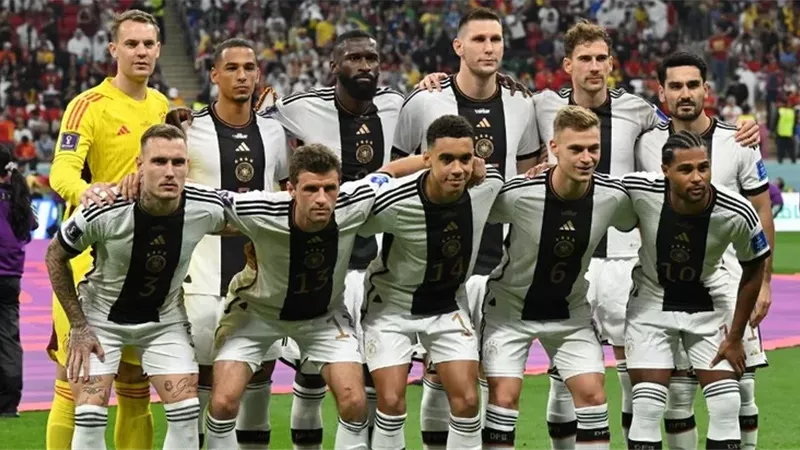 «هانز فليك» يعلن إصابة نجم المنتخب الألماني قبل وديتي بيرو وبلجيكا