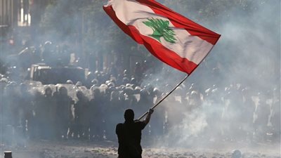 في لبنان.. الضغوط الاقتصادية تدفع المواطنين للاحتجاجات