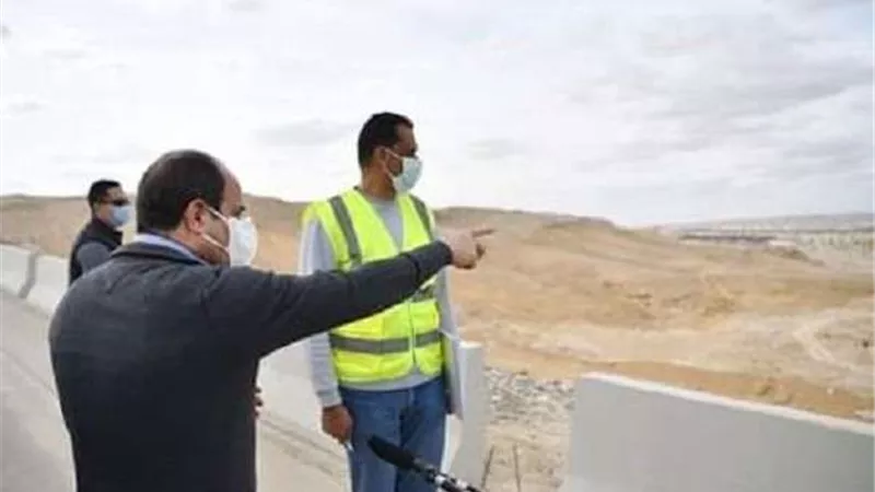 السيسي يتفقد الأعمال الإنشائية للطرق والمحاور بالقاهرة والجيزة
