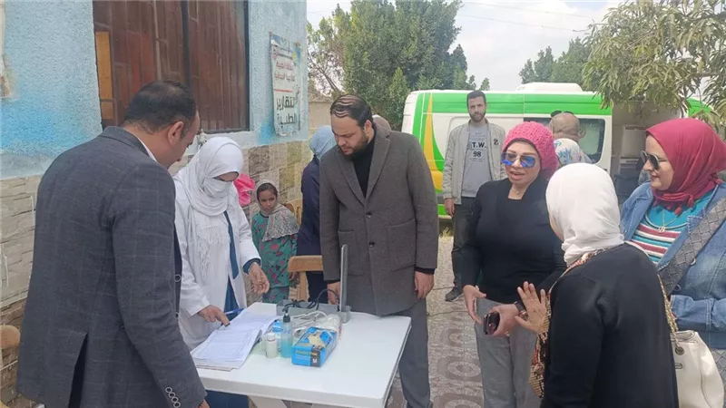 الكشف علي 1386 حالة في القافلة الطبية بالاسماعيلية