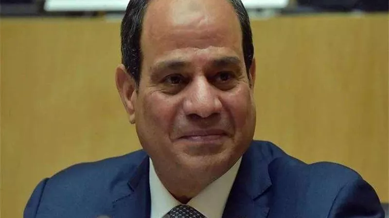 تلبية لدعوة ماكرون.. السيسي يصل باريس