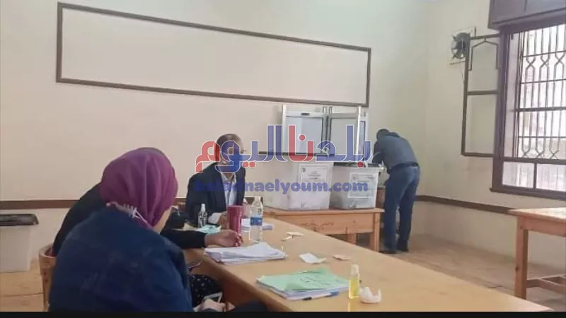 استقبال الناخبين للأدلاء بأصواتهم فى لجان الغربية