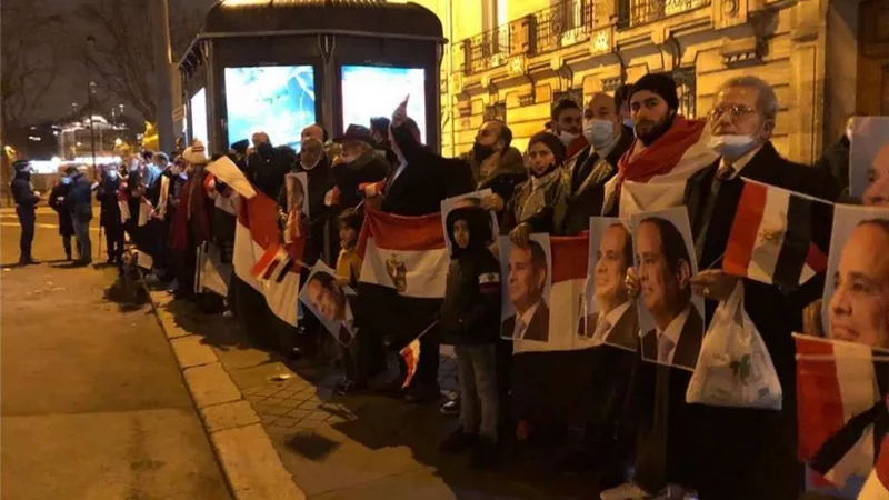 هتافات الجالية المصرية في فرنسا تهز أرجاء باريس احتفالا بالسيسي