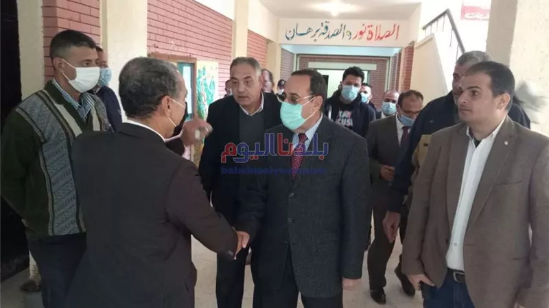 محافظ شمال سيناء يتفقد لجان الانتخابات بمدينة العريش