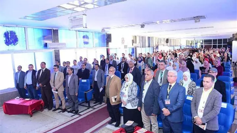 رئيس جامعة سوهاج يشكر الباحثين والمتخصصين في معالجة المياه