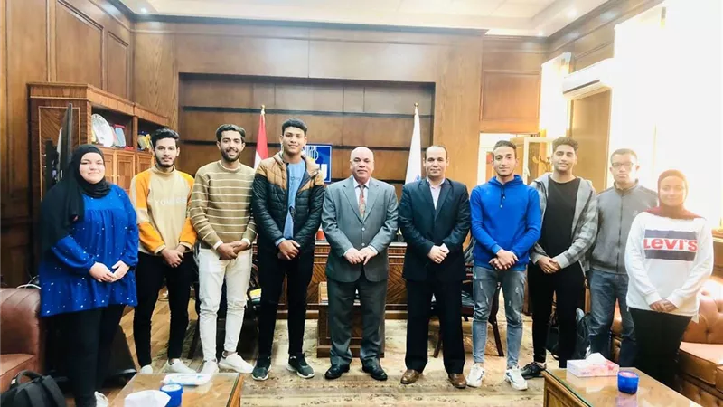 رئيس جامعة الدلتا يهنئ الطلاب الفائزين بمشروع يؤهلها لمسابقة حافز الابتكار