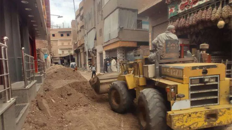 محافظ المنوفية يتابع الموقف التنفيذى لقطاع رصف الطرق