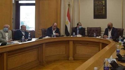 شعبة المصدرين تبحث سبل زيادة الصادرات.. و