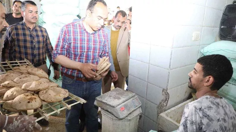 نائب محافظ المنيا يتفقد عددًا من المخابز البلدية