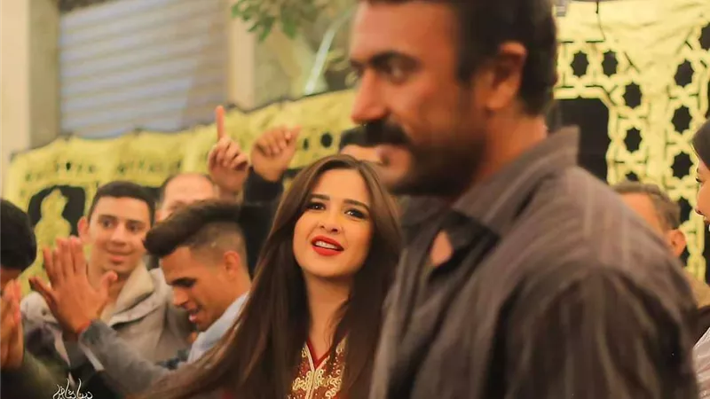 ياسمين عبد العزيز تقع في غرام الكوماندا..ننشر الصور الأولى من كواليس مسلسل ضرب نار