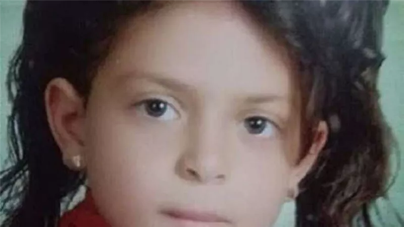 طفلة ذهبت لشراء 