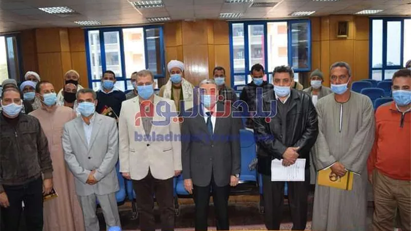 بمساحة 1018 فدان .. محافظ المنيا يسٌلم 71 عقداً جديداً لتقنين أوضاع أراضي أملاك الدولة
