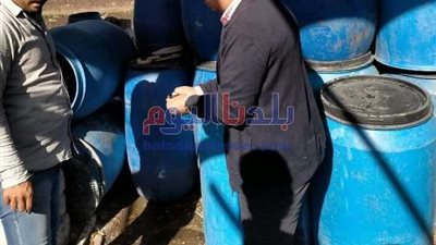 ضبط 13 طن أغذية غير صالحة للاستخدام الأدمي بالمحلة.. صور