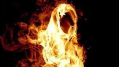 شاب يحرق أمه بسبب خلافات بينهم بالمحلة