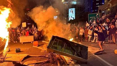 شاهد .. سيارات مجهولة تدهس المتظاهرين ضد حكومة نتنياهو