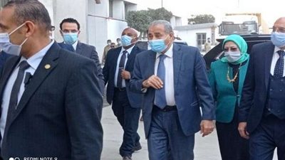 وزير التموين يفتتح عددا من المشروعات بالإسكندرية.. صور