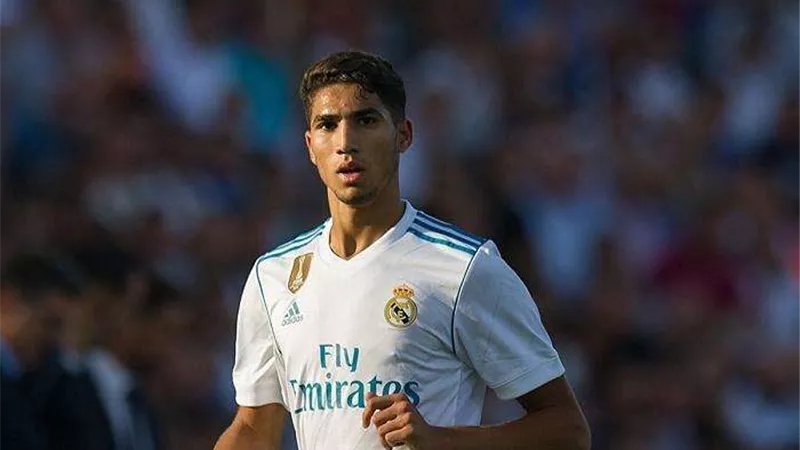 هل يعود الأسد لعرينه.. حلم دوري الأبطال يراود أشرف حكيمي.. تفاصيل